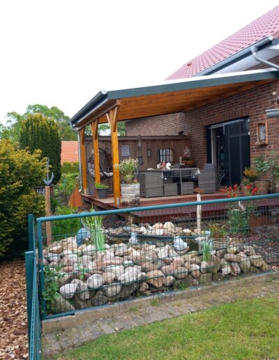 Terrassenüberdachung mit Holzbalken